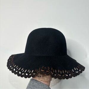 Chic Women's Wool Hat with Lace Trim